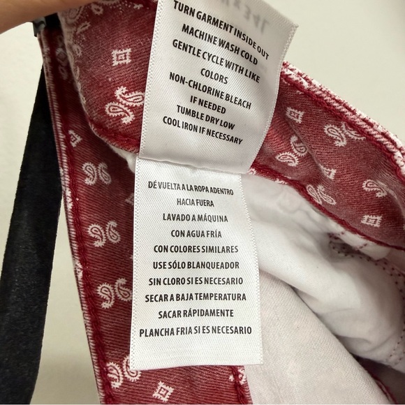 Shyanne Flared Jeans, Red Paisley Bandana Print Stretch Denim Size 30 - Picture 11 of 13